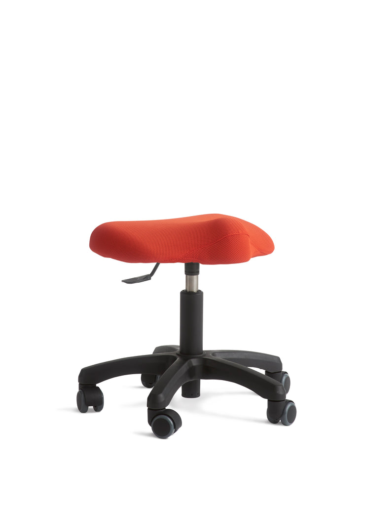 ReForm DayCare stol, betrukket med rødt 3D materiale. Passer perfekt til daginstitutioner.
